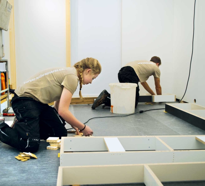 Gewerbeausstellung Beromünster, Schreinerei Furter, Stand aufstellen