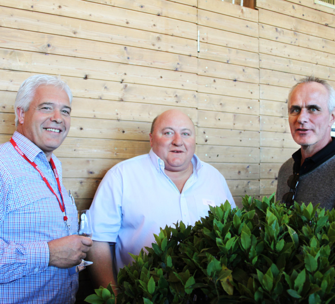 Angeregte Gespräche an der Gewerbeausstellung Beromünster, Stärne füfi