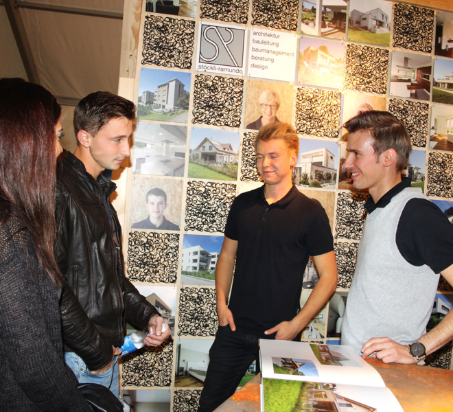 Angeregte Diskussionen an der Gewerbeausstellung Stärne füfi in Beromünster