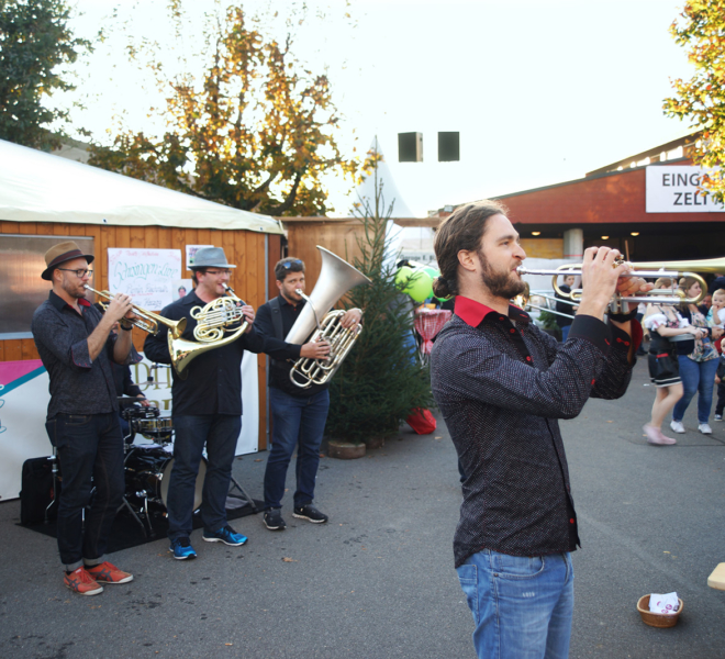 Musikalische Unterhaltung an der Gewerbeausstellung Stärne füfi in Beromünster