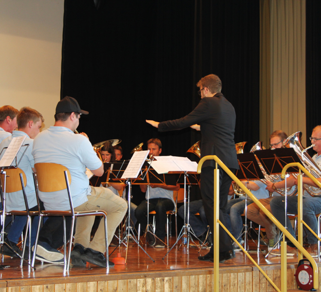 Musikalische Unterhaltung an der Gewerbeausstellung Stärne füfi in Beromünster