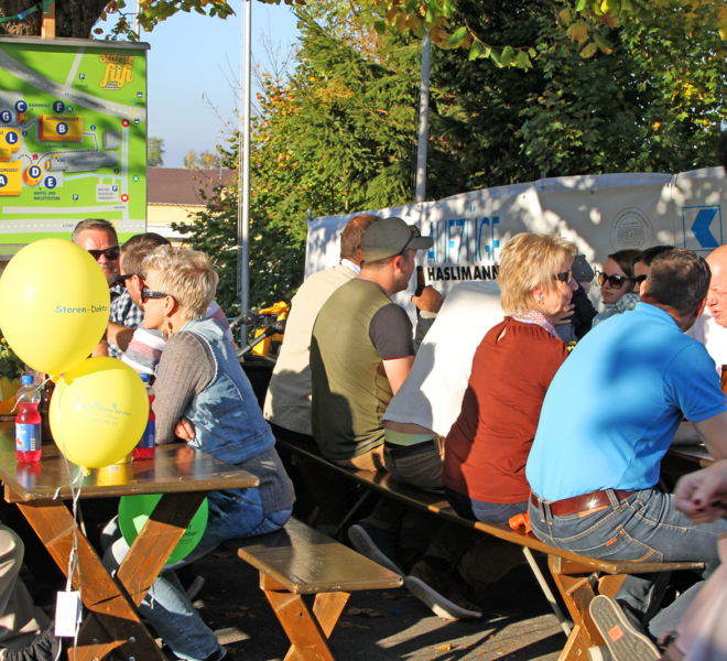 Besucher der Gewerbeausstellung Stärne füfi in Beromünster