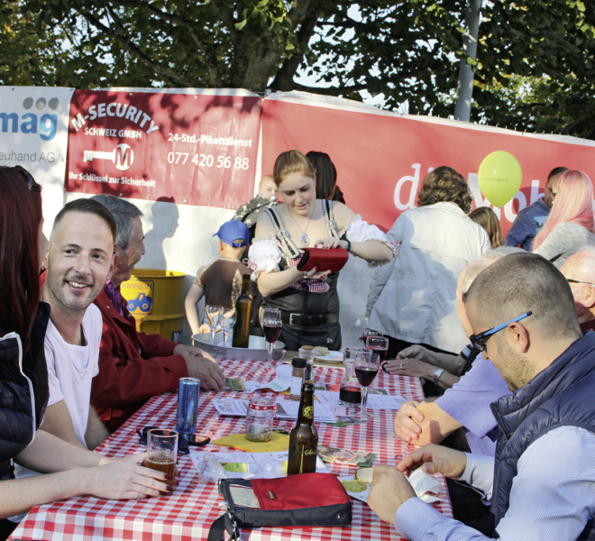 Gemütliches Beisammensein an der Gewerbeausstellung Stärne füfi in Beromünster