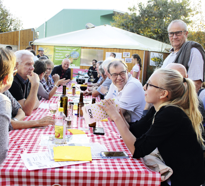 Gemütliches Beisammensein an der Gewerbeausstellung Stärne füfi in Beromünster