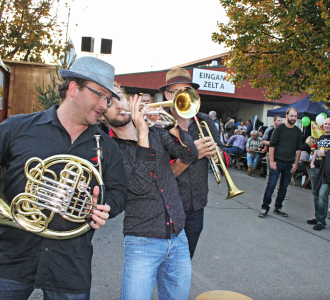 Es wird musiziert an der Gewerbeausstellung Stärne füfi in Beromünster