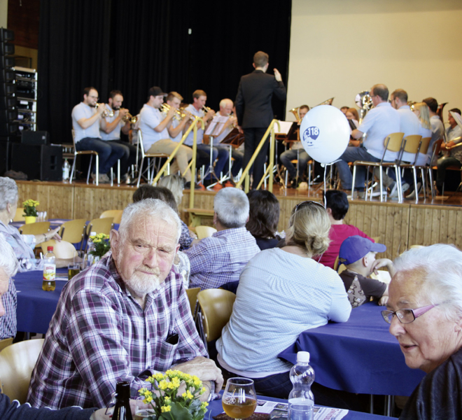 Musikalische Unterhaltung an der Gewerbeausstellung Stärne füfi in Beromünster