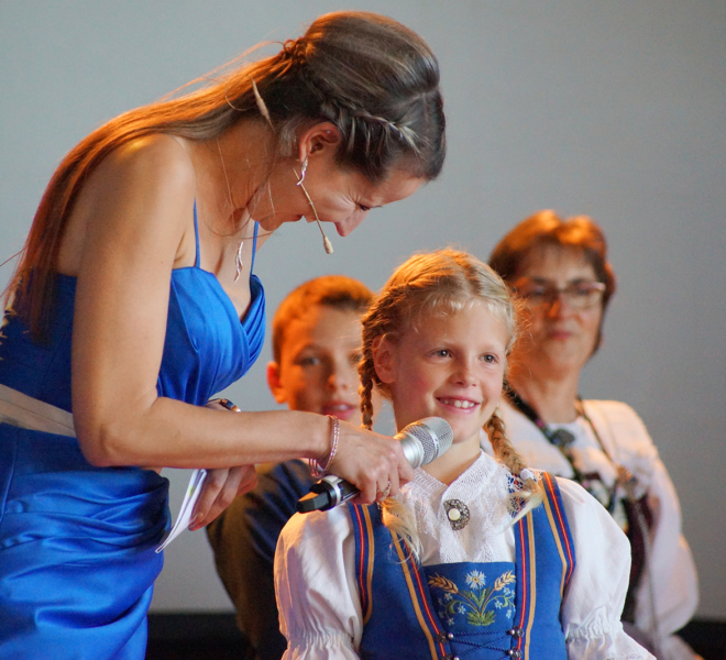 Nicole Galliker moderiert die Eröffnung der Gewerbeausstellung Stärne füfi in Beromünster