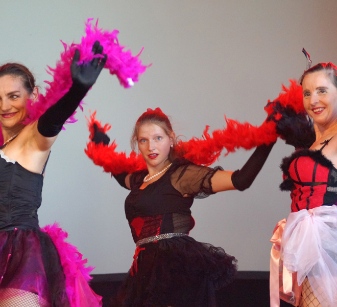 Tanzvorstellung an der Gewerbeausstellung Stärne füfi in Beromünster