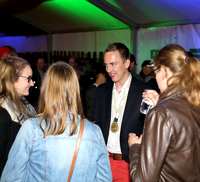 Weltmeister, Simon Furrer, KW43, Schweiz, Pionierarbeit, Natur, Glaube, Anzeiger Michelsamt, Beromünster, Sursee, Zeitung, Lokalzeitung, Regionalzeitung, Fläcke, Stiftstheater, Landessender, 531, Vereine, Clubs, Turnverein, Guuggenmusig, Michelsamt, 5 Sterne Region, Musikgesellschaft, Harmonie, Redaktion, Feldmusik, Rickenbach, Neudorf, Gunzwil, Schwarzenbach, Hildisrieden, Pfeffikon, Rain, Römerswil, Herlisberg, Eich, Bäch, Chommle, Druckerei, Verlag, Wallimann, Landzeitungen, Luzerner Landzeitungen, Sport, Politik, News, Lokalpolitik, Pilates, Bewegung, STV Beromünster, Nachtwächter, Stift, Chorherrenstift, Dolderhaus, Flecken, Münster, Samariterverein, Pfarrkirche, Blosenberg, Gormund, Kapelle Gormund, Mooskapelle, St. Stephan, Gewerbe Möischter, Gewerbe Beromünster, Möischter