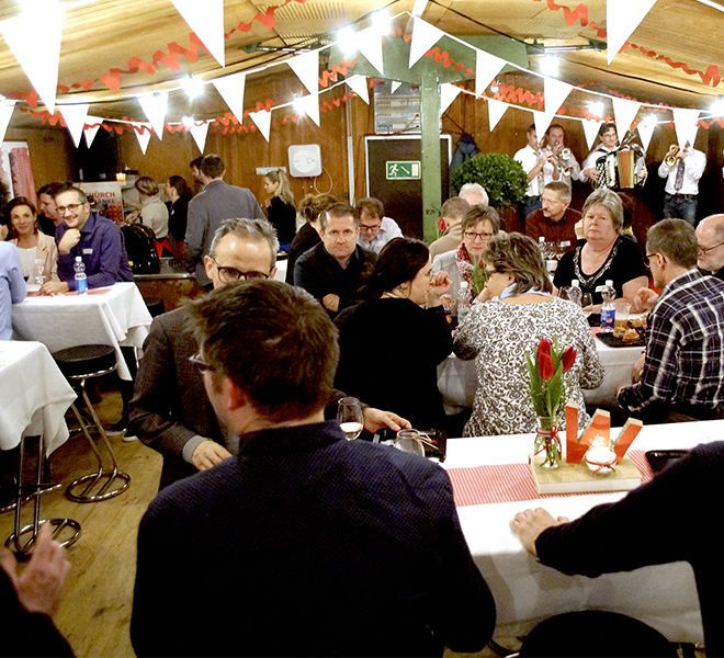 Wallimann Druck und Verlag AG feier ihr Firmenjubiläum gebührend mit vielen Gästen.