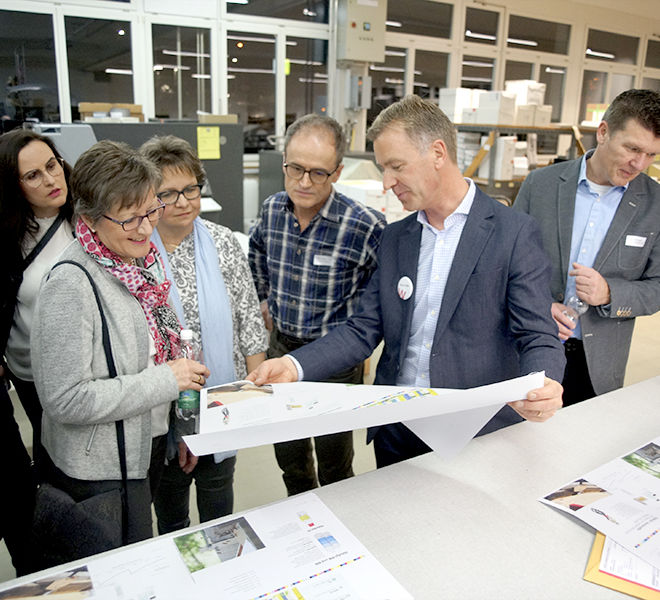 René Troxler von der Wallimann Druck und Verlag AG erklärt den Offsetdruck.