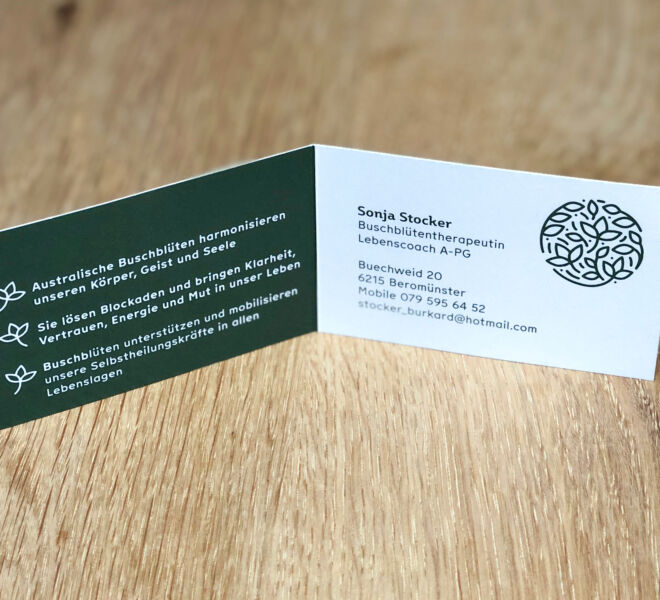 Klappvisitenkarte in Grün mit Angebot von Buschblüthentherapie