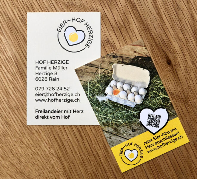 Visitenkarten mit QR-Code direkt auf den Online-Shop von Hof Herzige verlinkt.