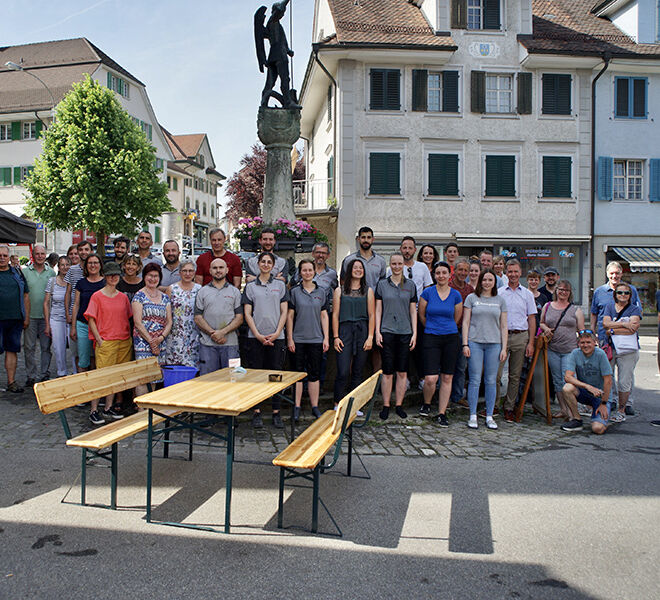 Die Wallimann Druck und Verlag AG zusammen mit den Eltern und Freunden der Gegautschen